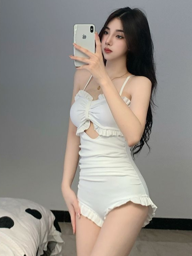 여학생들을 위한 여성스럽고 보수적인 스타일의 운동복 수 - Swimwear 리뷰 및 가격